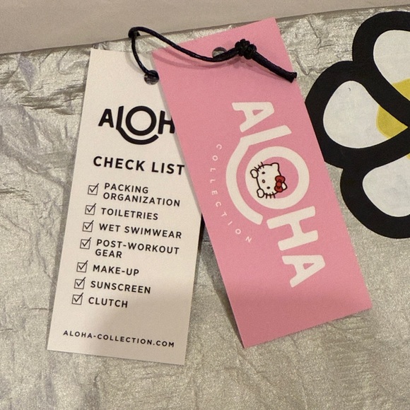 Aloha Collection Hello Kitty Mid Pouch - Picture 3 of 5